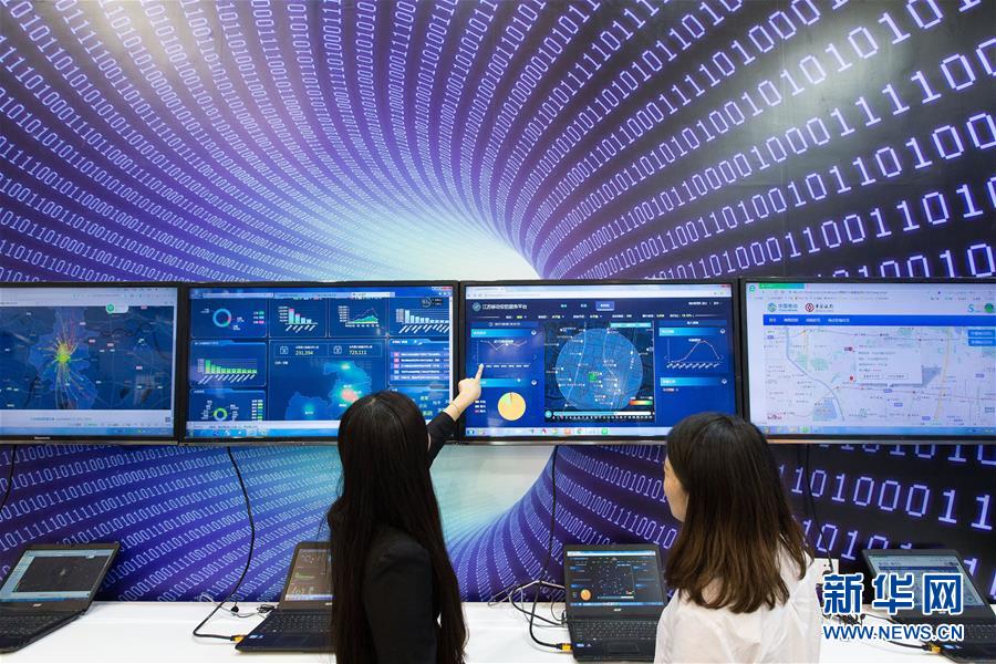 （新華全媒頭條&middot;圖文互動(dòng)）（10）開啟新征程　譜寫新史詩(shī)&mdash;&mdash;以習(xí)近平同志為核心的黨中央引領(lǐng)中國(guó)特色社會(huì)主義進(jìn)入新時(shí)代