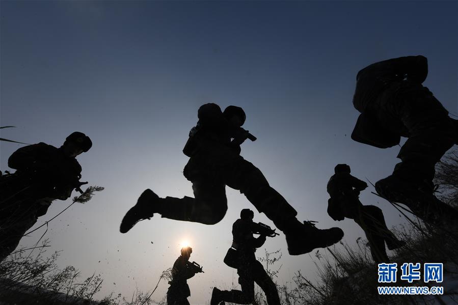 （新華全媒頭條&middot;圖文互動(dòng)）（12）備戰(zhàn)踏上新起點(diǎn)，練兵展現(xiàn)新氣象&mdash;&mdash;2018中國軍隊(duì)新年開訓(xùn)全景大掃描