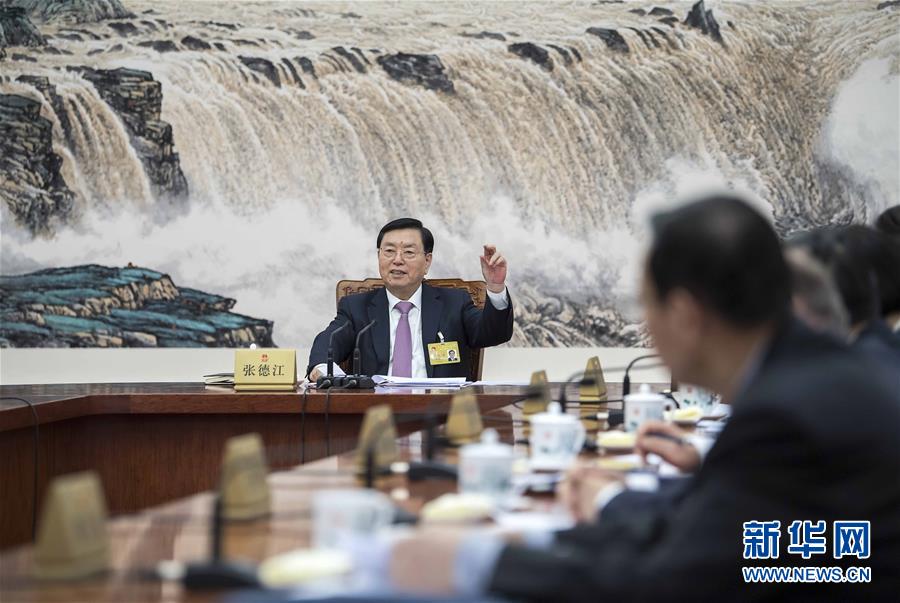 1月29日，十二屆全國人大常委會(huì)第一百零九次委員長會(huì)議在北京人民大會(huì)堂舉行，張德江委員長主持會(huì)議。 新華社記者 李濤 攝