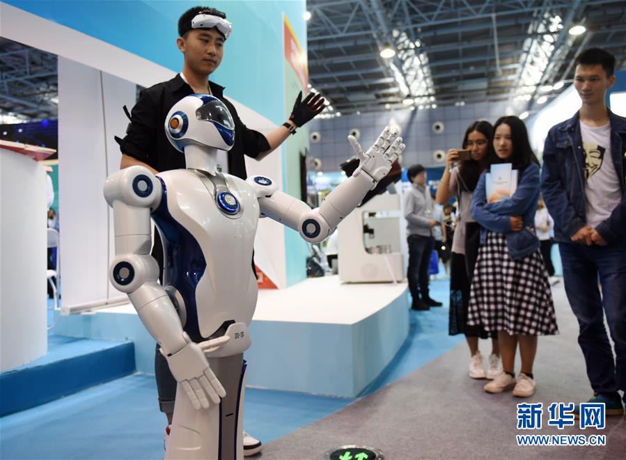 （圖文互動）（5）藍(lán)天白云講述北京新時代新故事&mdash;&mdash;北京站上新時代發(fā)展新起點