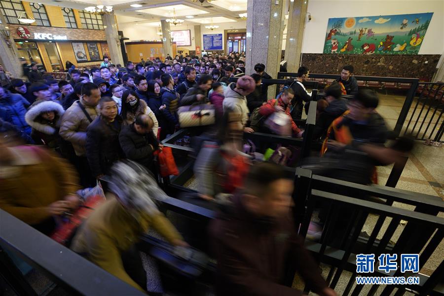 (社會(huì))(1)2018年春運(yùn)開始