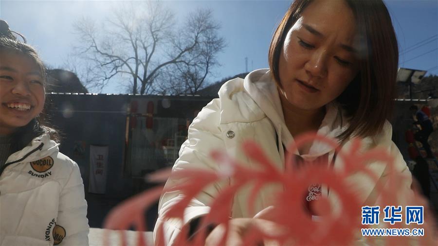 (新華全媒頭條)(5)天南地北歡樂“中國年”——新華社記者除夕走筆