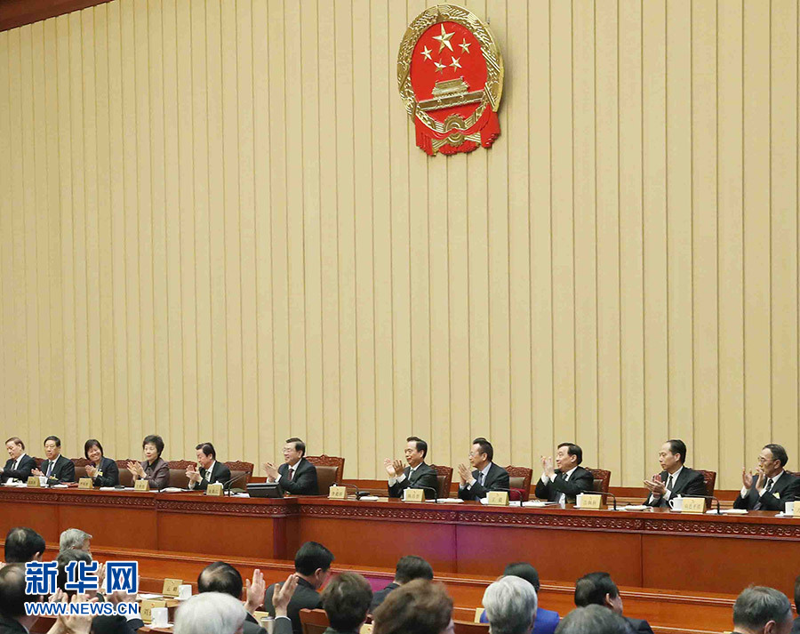 2月24日，全國(guó)人大常委會(huì)委員長(zhǎng)張德江在北京主持十二屆全國(guó)人大常委會(huì)第三十三次會(huì)議閉幕會(huì)。在會(huì)議完成各項(xiàng)表決事項(xiàng)后，張德江發(fā)表講話。新華社記者 劉衛(wèi)兵 攝