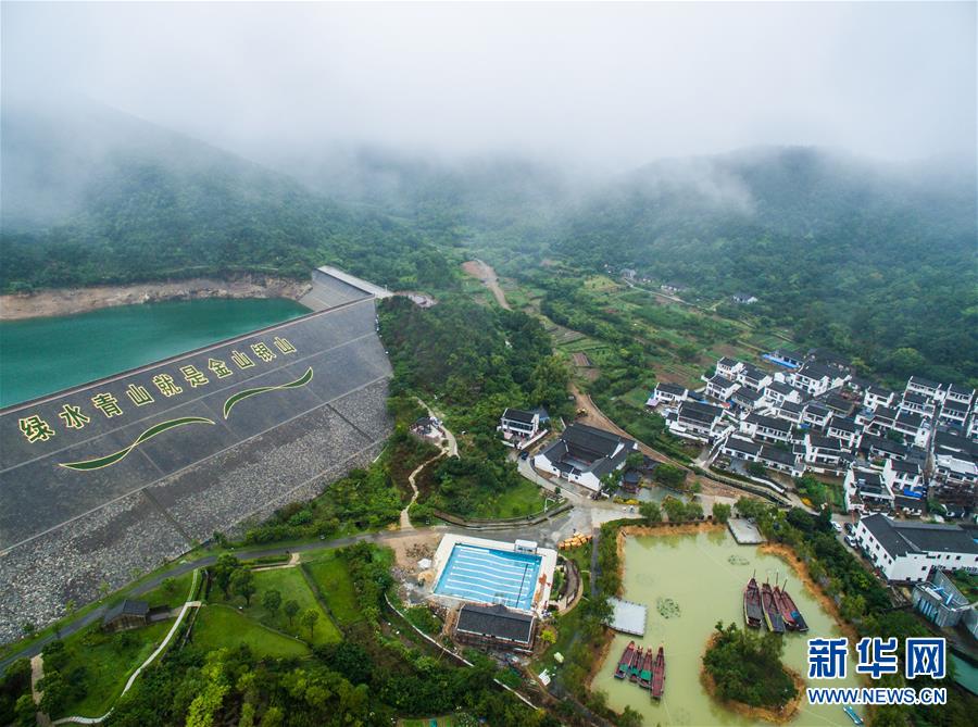 (新華全媒頭條·圖文互動)(3)領航新時代中國經(jīng)濟航船——從中央財經(jīng)領導小組會議看以習近平同志為核心的黨中央駕馭中國經(jīng)濟