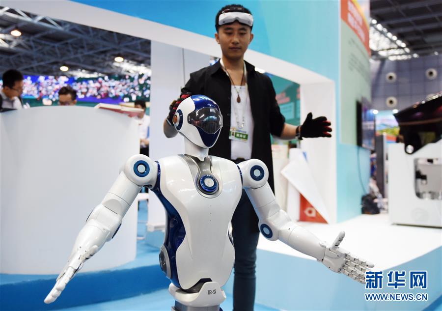 (新華全媒頭條·圖文互動)(5)領航新時代中國經(jīng)濟航船——從中央財經(jīng)領導小組會議看以習近平同志為核心的黨中央駕馭中國經(jīng)濟