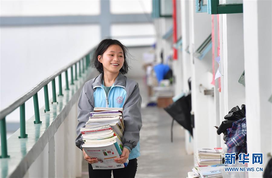 （社會）（2）苗山脫貧影像志&mdash;&mdash;高三學(xué)生的大學(xué)夢 