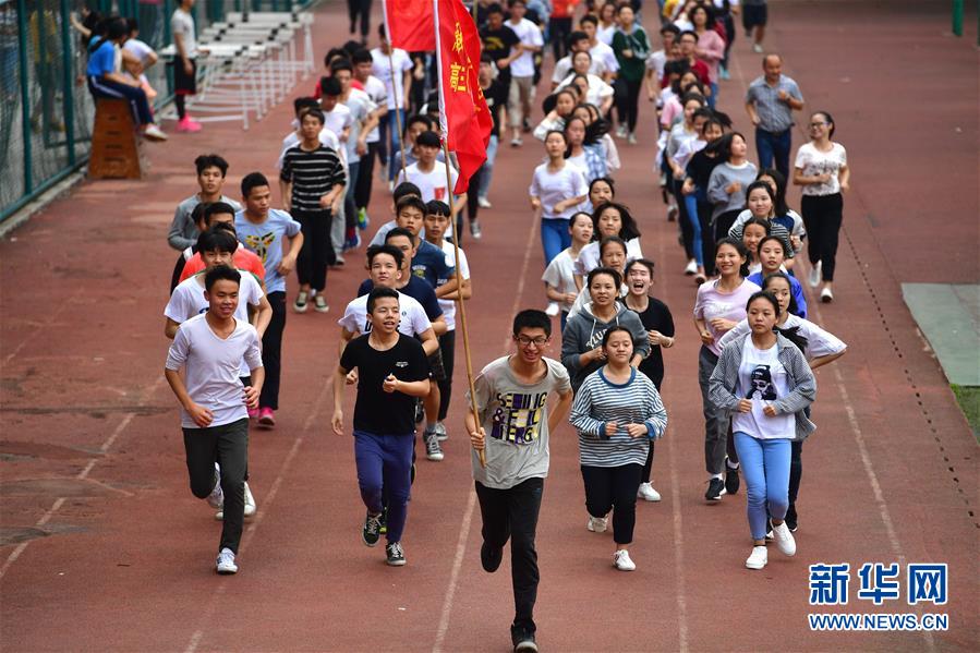 （社會(huì)）（10）苗山脫貧影像志&mdash;&mdash;高三學(xué)生的大學(xué)夢 