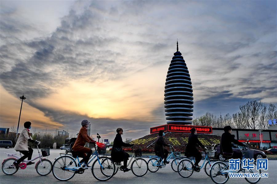 （新華全媒頭條&middot;圖文互動）（1）奮進(jìn)新時代　建設(shè)雄安城&mdash;&mdash;以習(xí)近平同志為核心的黨中央謀劃指導(dǎo)《河北雄安新區(qū)規(guī)劃綱要》編制紀(jì)實(shí)