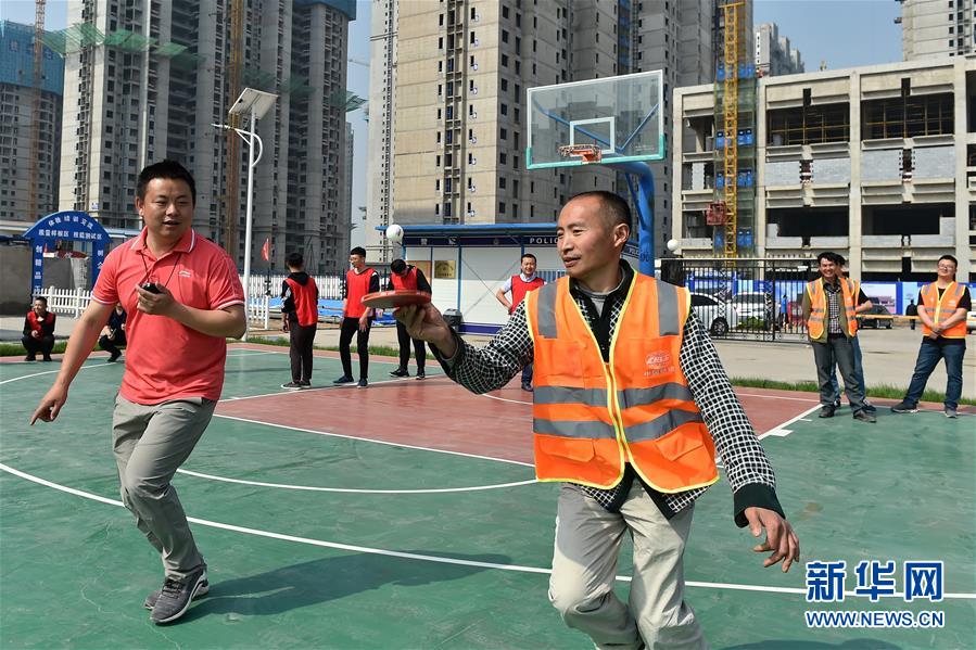 （社會）（5）趣味運(yùn)動會迎&ldquo;五一&rdquo;