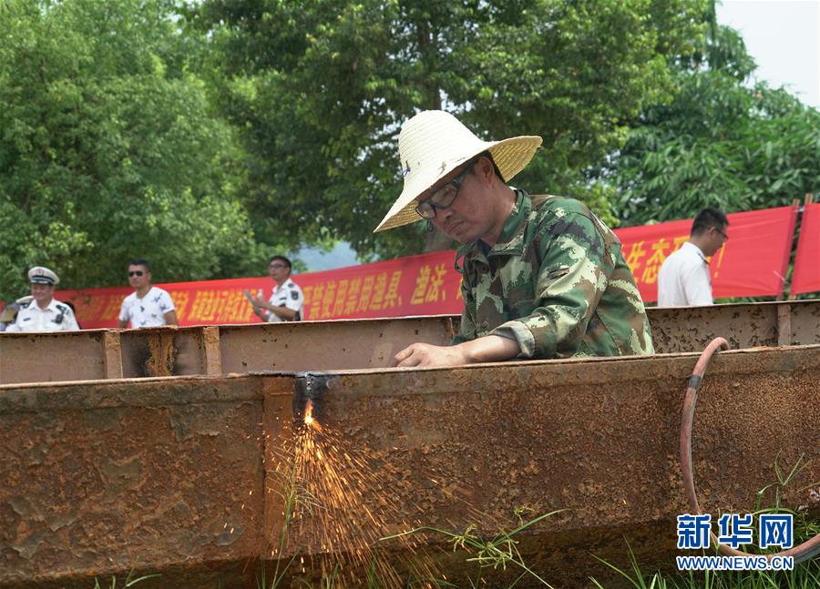 (法制)(3)福建集中銷毀違規(guī)漁具