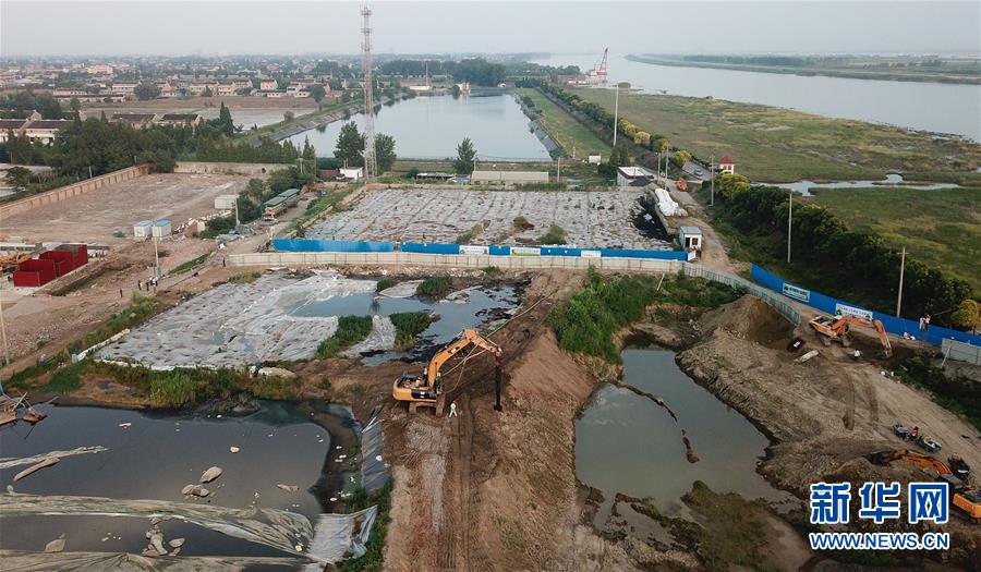 （新華視點&middot;圖文互動）（2）中央督察兩年有的絲毫未改，有的不減反增&mdash;&mdash;江蘇泰興數(shù)萬噸化工廢料和污泥堆放長江邊調(diào)查