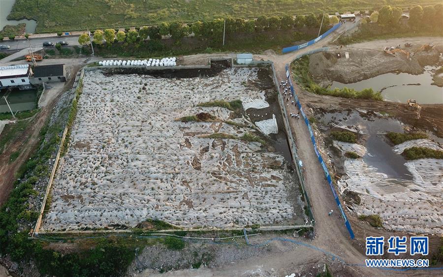 （新華視點&middot;圖文互動）（1）中央督察兩年有的絲毫未改，有的不減反增&mdash;&mdash;江蘇泰興數(shù)萬噸化工廢料和污泥堆放長江邊調(diào)查