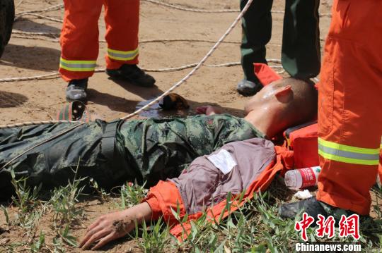 大喊&ldquo;危險(xiǎn)別來&rdquo;的被救夫婦說：他跟孩子一樣親