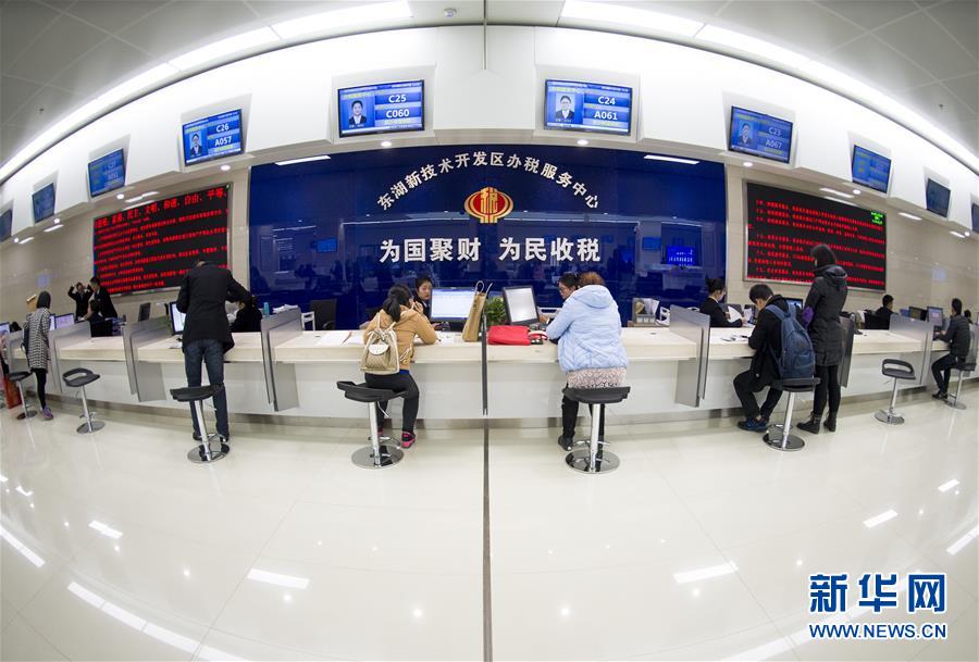 （圖文互動(dòng)）（1）掃&ldquo;四風(fēng)&rdquo;之弊　興清新之風(fēng)&mdash;&mdash;武漢治理&ldquo;新衙門作風(fēng)&rdquo;觀察