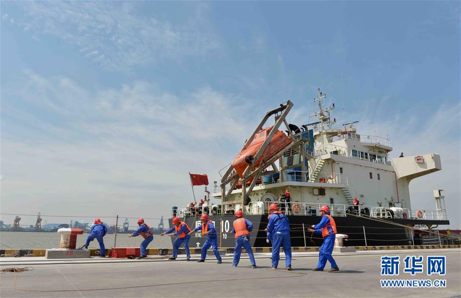 （大江奔流&mdash;&mdash;來自長江經(jīng)濟(jì)帶的報道&middot;新華全媒頭條&middot;圖文互動）（4）打造經(jīng)濟(jì)高質(zhì)量發(fā)展的強(qiáng)勁引擎&mdash;&mdash;深入推動長江經(jīng)濟(jì)帶發(fā)展述評