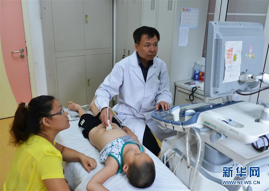 （新華全媒頭條&middot;圖文互動(dòng)）（4）以生命的名義&mdash;&mdash;獻(xiàn)給首個(gè)&ldquo;中國(guó)醫(yī)師節(jié)&rdquo;