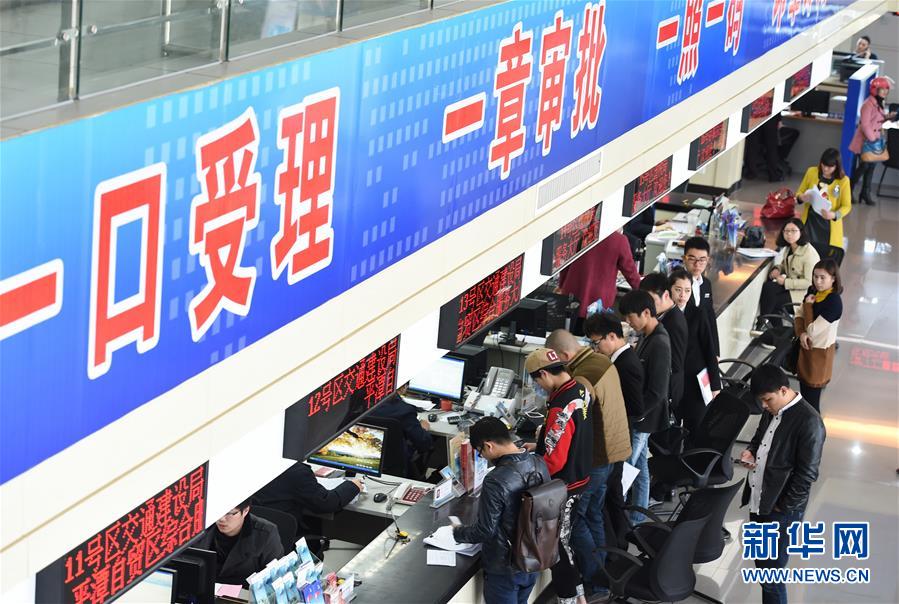 (新華全媒頭條·圖文互動)(2)開啟全面依法治國新時(shí)代——黨的十八大以來全面依法治國新成就述評