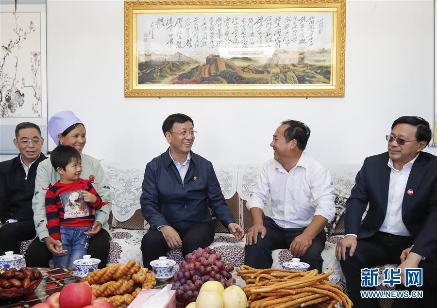 (時政)曹建明率中央代表團(tuán)四分團(tuán)在銀川看望慰問各族各界干部群眾