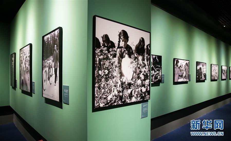 (新華網(wǎng))(2)“國家相冊(cè) 致敬歷史——新華社中國照片檔案館典藏展”在首都博物館開展