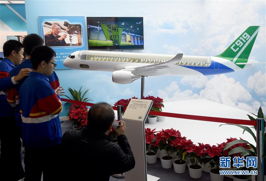 (新華全媒頭條·圖文互動)(3)從歷史中汲取繼續(xù)前進的力量——習近平總書記參觀慶祝改革開放40周年大型展覽側記