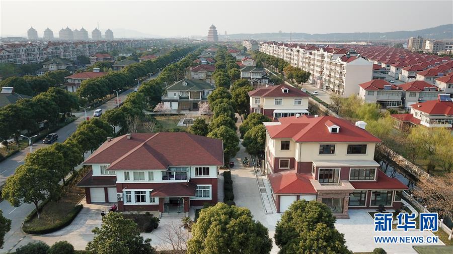 （慶祝改革開放40周年基層行&middot;村莊篇&middot;圖文互動(dòng)）（3）&ldquo;第一村&rdquo;華西：住房、樓宇刻畫發(fā)展&ldquo;年輪&rdquo;