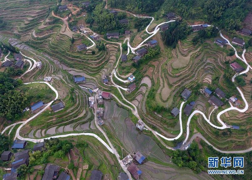 （輝煌60年&middot;壯美新廣西&middot;圖文互動(dòng)）（1）奮力書寫壯鄉(xiāng)反貧困歷史新篇章&mdash;&mdash;廣西干部群眾接續(xù)奮斗脫貧攻堅(jiān)觀察