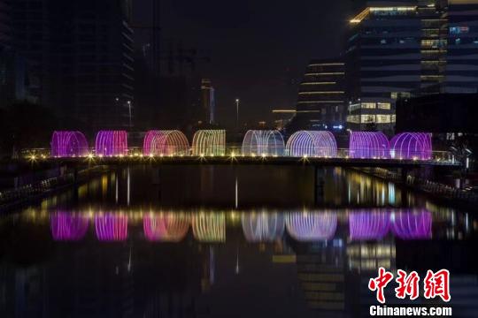 浙江寧波現(xiàn)多座&ldquo;星光橋&rdquo;光影流動(dòng)如墜夢(mèng)境