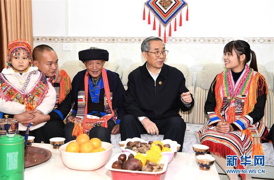 （時(shí)政）馬飚率中央代表團(tuán)五分團(tuán)赴賀州看望慰問(wèn)各族各界干部群眾