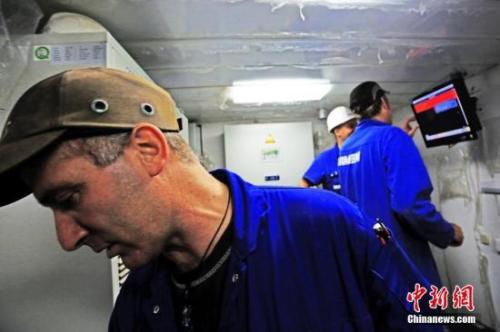 中國造船廠里的外籍員工。 李風(fēng) 攝