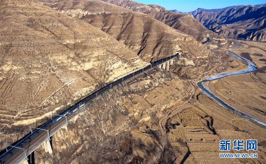 (新華全媒頭條·圖文互動(dòng))(4)“重載大秦”三十年