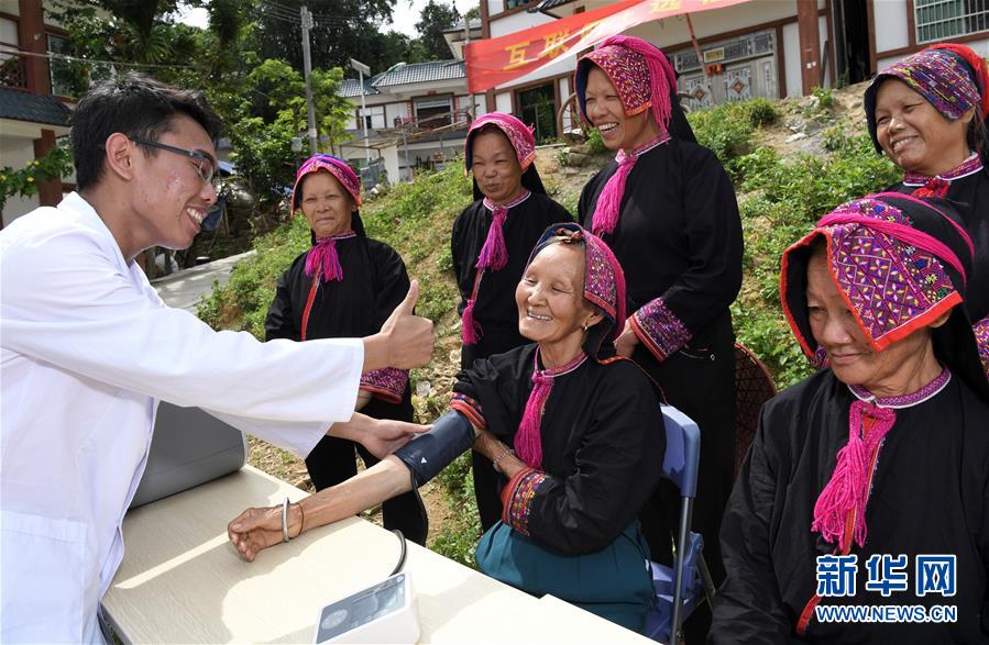 （奮進新時代&middot;迎接兩會）（6）共享發(fā)展&mdash;&mdash;向共同富裕方向穩(wěn)步前進