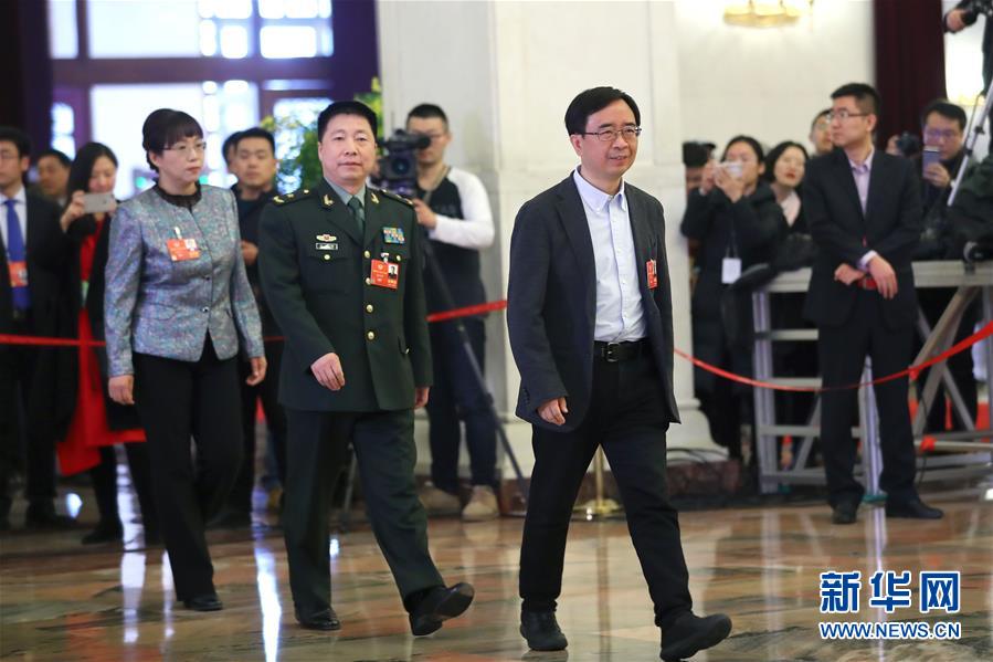 （兩會&middot;政協開幕）（7）全國政協委員接受采訪