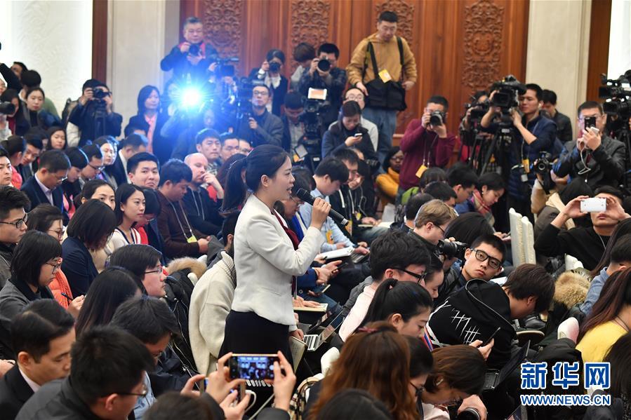 （兩會(huì)&middot;XHDW）（5）十三屆全國(guó)人大一次會(huì)議舉行新聞發(fā)布會(huì) 