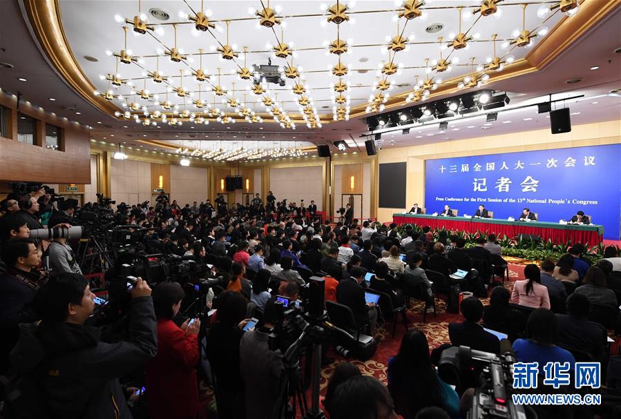 (兩會(huì)·XHDW)(1)國(guó)家發(fā)改委主任何立峰等就“創(chuàng)新和完善宏觀(guān)調(diào)控,推動(dòng)高質(zhì)量發(fā)展”答記者問(wèn)