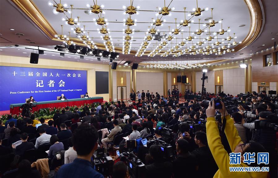 （兩會(huì)）（2）國(guó)務(wù)院扶貧辦主任劉永富就&ldquo;打好精準(zhǔn)脫貧攻堅(jiān)戰(zhàn)&rdquo;答記者問(wèn)