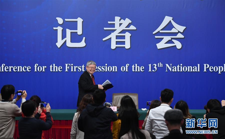 （兩會）（6）國務院扶貧辦主任劉永富就&ldquo;打好精準脫貧攻堅戰(zhàn)&rdquo;答記者問