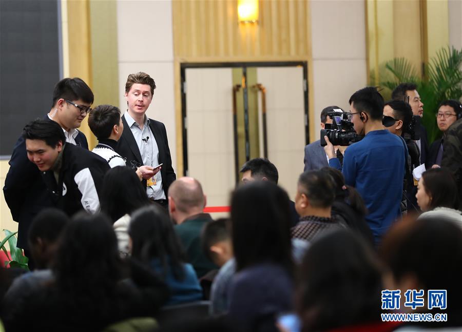 （兩會(huì)&middot;新華網(wǎng)）（3）外交部部長王毅答記者問