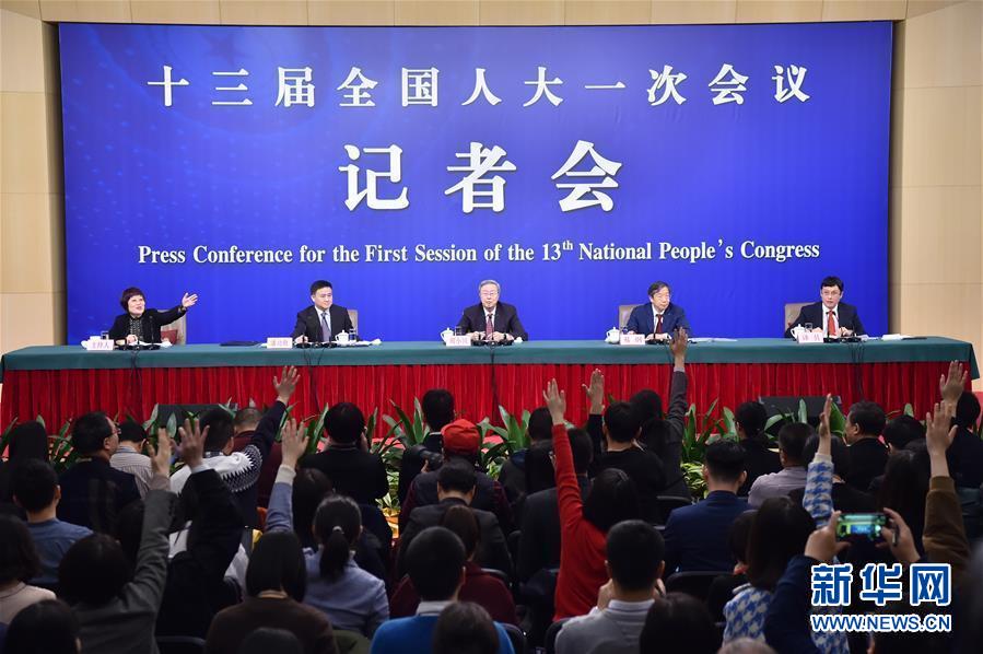 （兩會(huì)&middot;XHDW）（4）中國人民銀行行長(zhǎng)周小川等就&ldquo;金融改革與發(fā)展&rdquo;答記者問