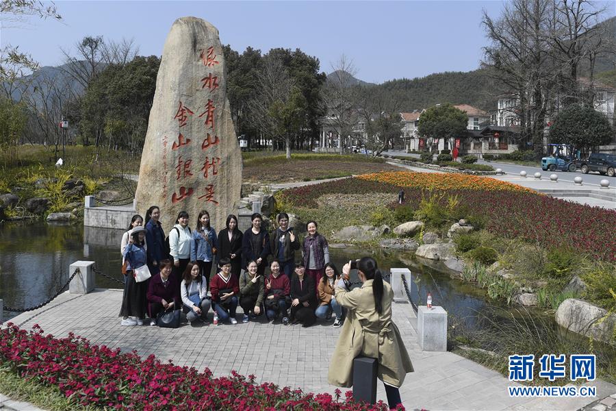 (新華全媒頭條·圖文互動)(8)風正一帆懸——以習近平同志為核心的黨中央治國理政一年間