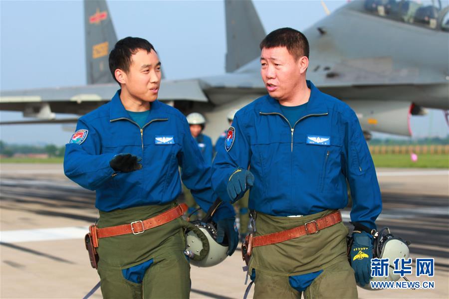 （新華全媒頭條&middot;圖文互動）（3）戰(zhàn)鷹，為祖國奮飛&mdash;&mdash;記空軍航空兵某旅旅長、特級飛行員郝井文