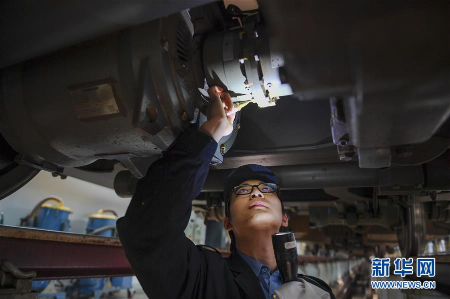 (圖文互動(dòng))(5)地震少年李長(zhǎng)安的首次春運(yùn)