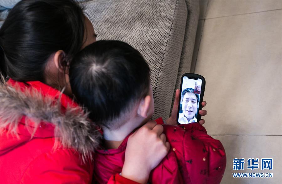 （新春走基層&middot;圖文互動）（2）車站，懂得大海的浪漫&mdash;&mdash;&ldquo;一帶一路&rdquo;夫妻的春節(jié)連線