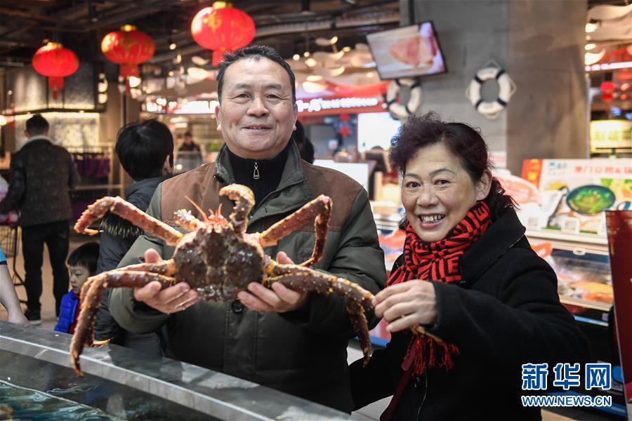 （新華全媒頭條&middot;七樂無窮&middot;春節(jié)&middot;圖文互動）（2）變化中彰顯中國發(fā)展活力&mdash;&mdash;透視過年方式之變