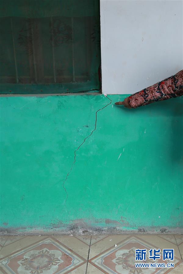 （新華視點&middot;圖文互動）（4）挖掘作業(yè)距漢墓中心僅20米，村民住房出現(xiàn)裂縫&hellip;&hellip;&ldquo;造地&rdquo;如何變挖山？