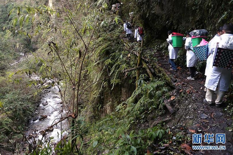 （新華全媒頭條&middot;圖文互動）（3）大峽谷里的&ldquo;背簍醫(yī)生&rdquo;