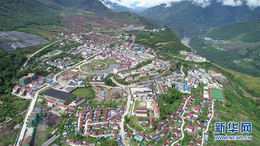 （兩會前夕看落實&middot;圖文互動）（1）格?；ㄩ_ 幸福路寬&mdash;&mdash;西藏落實習近平總書記全國兩會重要講話精神紀實
