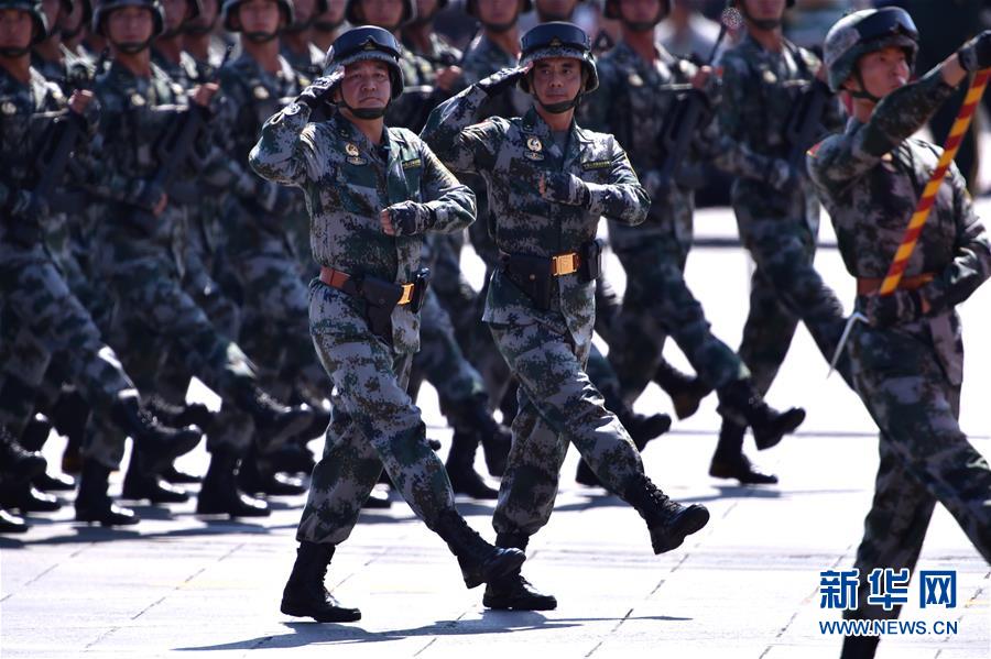 （新華全媒頭條&middot;強軍思想引領(lǐng)新征程&middot;圖文互動）（4）那一刻，我們光榮接受檢閱