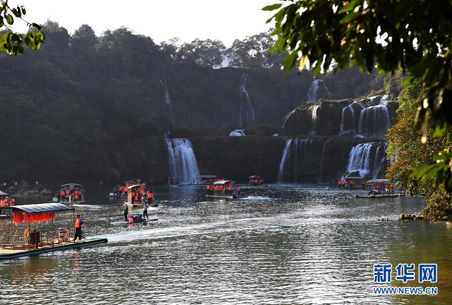 （兩會(huì)前夕看落實(shí)&middot;圖文互動(dòng)）（3）開(kāi)放合作走活發(fā)展&ldquo;新棋局&rdquo;－－廣西落實(shí)習(xí)近平總書(shū)記全國(guó)兩會(huì)重要講話(huà)精神紀(jì)實(shí)