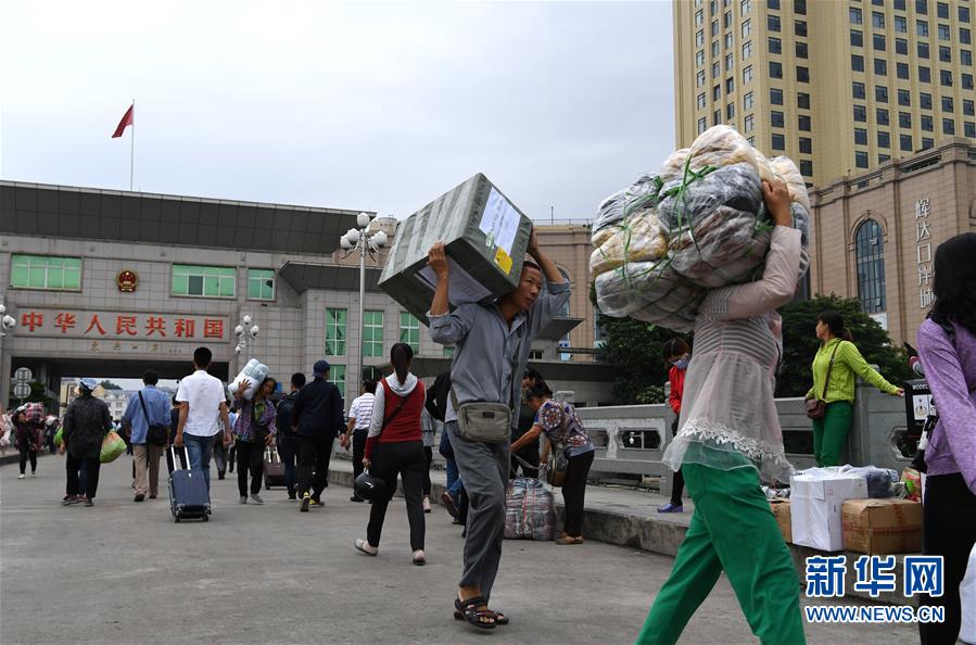 （兩會(huì)前夕看落實(shí)&middot;圖文互動(dòng)）（8）開(kāi)放合作走活發(fā)展&ldquo;新棋局&rdquo;－－廣西落實(shí)習(xí)近平總書(shū)記全國(guó)兩會(huì)重要講話(huà)精神紀(jì)實(shí)