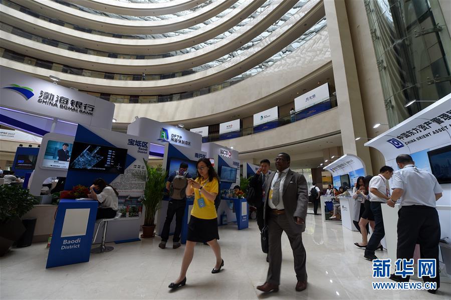 （新華全媒頭條&middot;迎接兩會(huì)&middot;經(jīng)濟(jì)特稿&middot;圖文互動(dòng)）（1）堅(jiān)定信心 搶抓機(jī)遇勇爭(zhēng)先&mdash;&mdash;迎接全國兩會(huì)中國經(jīng)濟(jì)系列述評(píng)之一